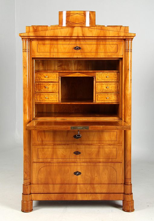 Antiker Sekretär, Schreibschrank, Kirsche, Biedermeier um 1830 - Österreich
Kirsche u.a.
Biedermeier um 1830