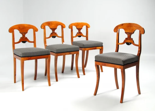 Quatre chaises antiques, bouleau, Biedermeier, Suède, milieu du 19e siècle - Suède
Bouleau
Milieu du 19e siècle