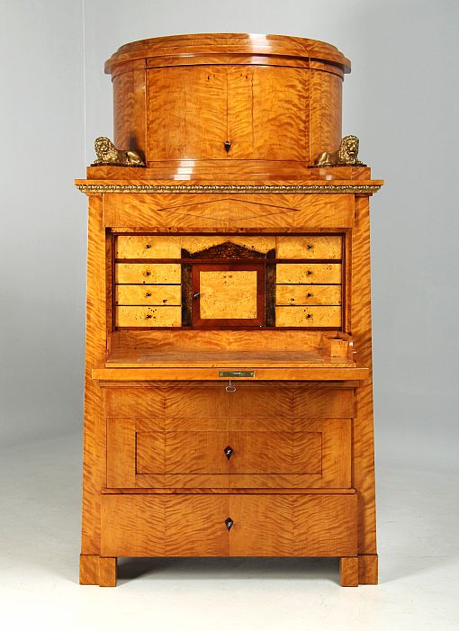 Antiker Biedermeier Sekretär in konischer Form, Birke, Berlin um 1825 - Berlin / Brandenburg
Birke
Biedermeier um 1825