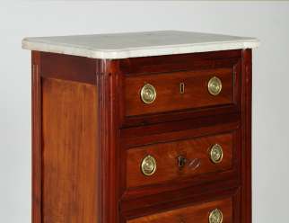 Secretary in the shape of a chest of drawers