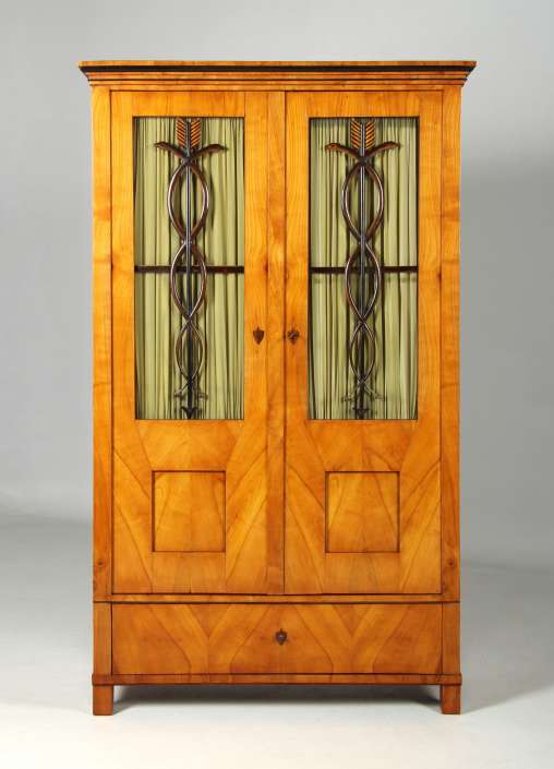 Antique bookcase, Biedermeier around 1825, cherry, glazing - Southern Germany / Austria
Cherry tree
Biedermeier around 1825