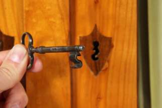 Biedermeier key plate
