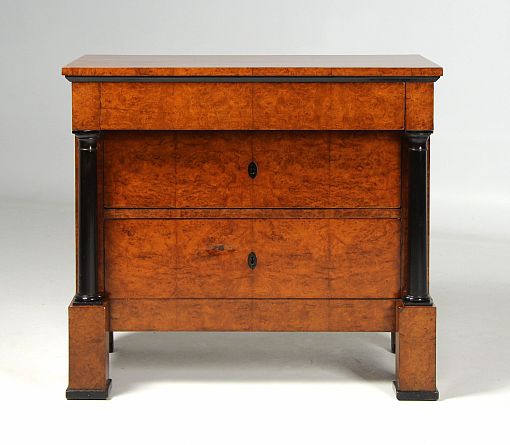 Kleine antike Biedermeier Kommode, ebonisierte Säulen, helles Holz - München
Esche Maser
um 1820