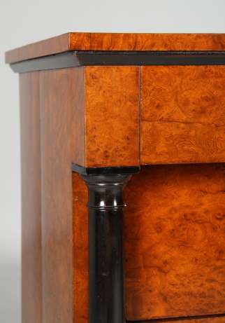 Piccola cassettiera Biedermeier con colonne