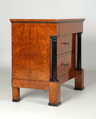 Piccola cassettiera Biedermeier con colonne