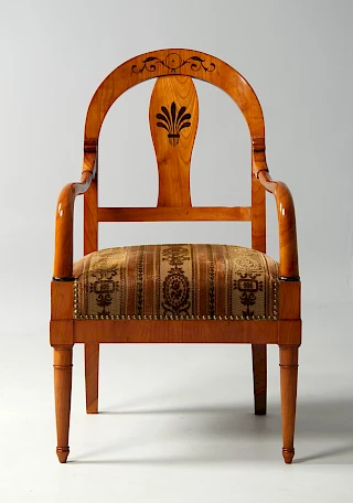<p>Süd-Westdeutsch<br />
Kirsche<br />
um 1830</p> <p>Süd-Westdeutsch<br />
Kirsche<br />
um 1830</p>