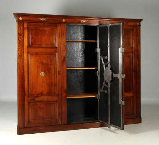 Ancien coffre-fort blindé, Fratelli Invitti, Milan, 1876 - Milan
noyer, fer, acier
années 1870