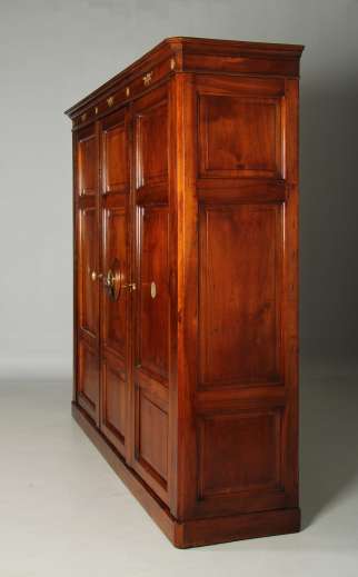 Grande armoire Empire en noyer
