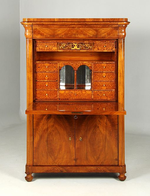 Secrétaire Biedermeier d'époque, Allemagne, vers 1830, noyer, restauré - Rhénanie
Noyer, entre autres
Style Biedermeier, vers 1835