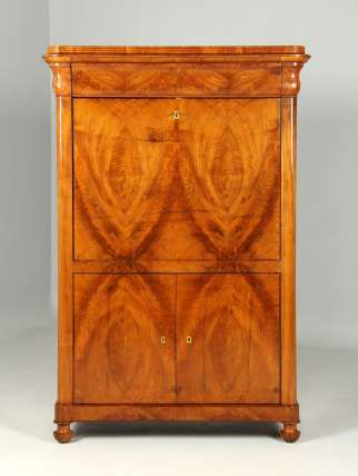 Secrétaire de style Biedermeier en noyer, vers 1830
