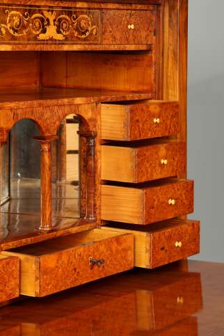 Bureau de style Biedermeier restauré