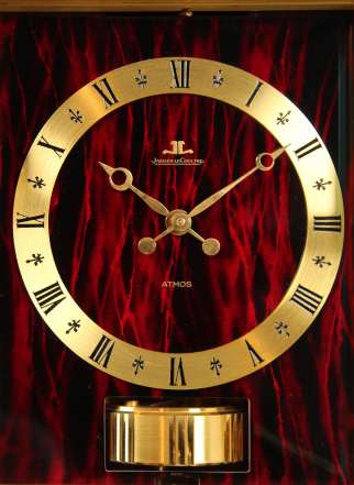 Orologio Atmos con finitura a fiammato rosso