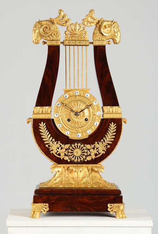 Antike Pendule, Kaminuhr, Mahagoni, feuervergoldete Bronze, um 1830 - Frankreich
Mahagoni, Bronze
um 1825