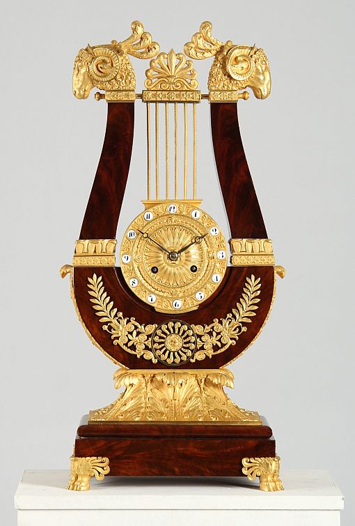 Antike Pendule, Kaminuhr, Mahagoni, feuervergoldete Bronze, um 1830 - Frankreich
Mahagoni, Bronze
um 1825
