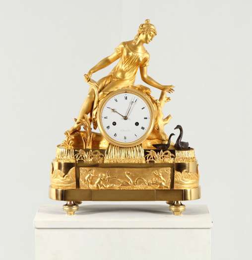 Antike französische Pendule, Allegorie der Liebe, Paris um 1815 - Paris
feuervergoldete Bronze
um 1815