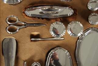 Antiker Frisiertisch mit Flakons 800er Silber